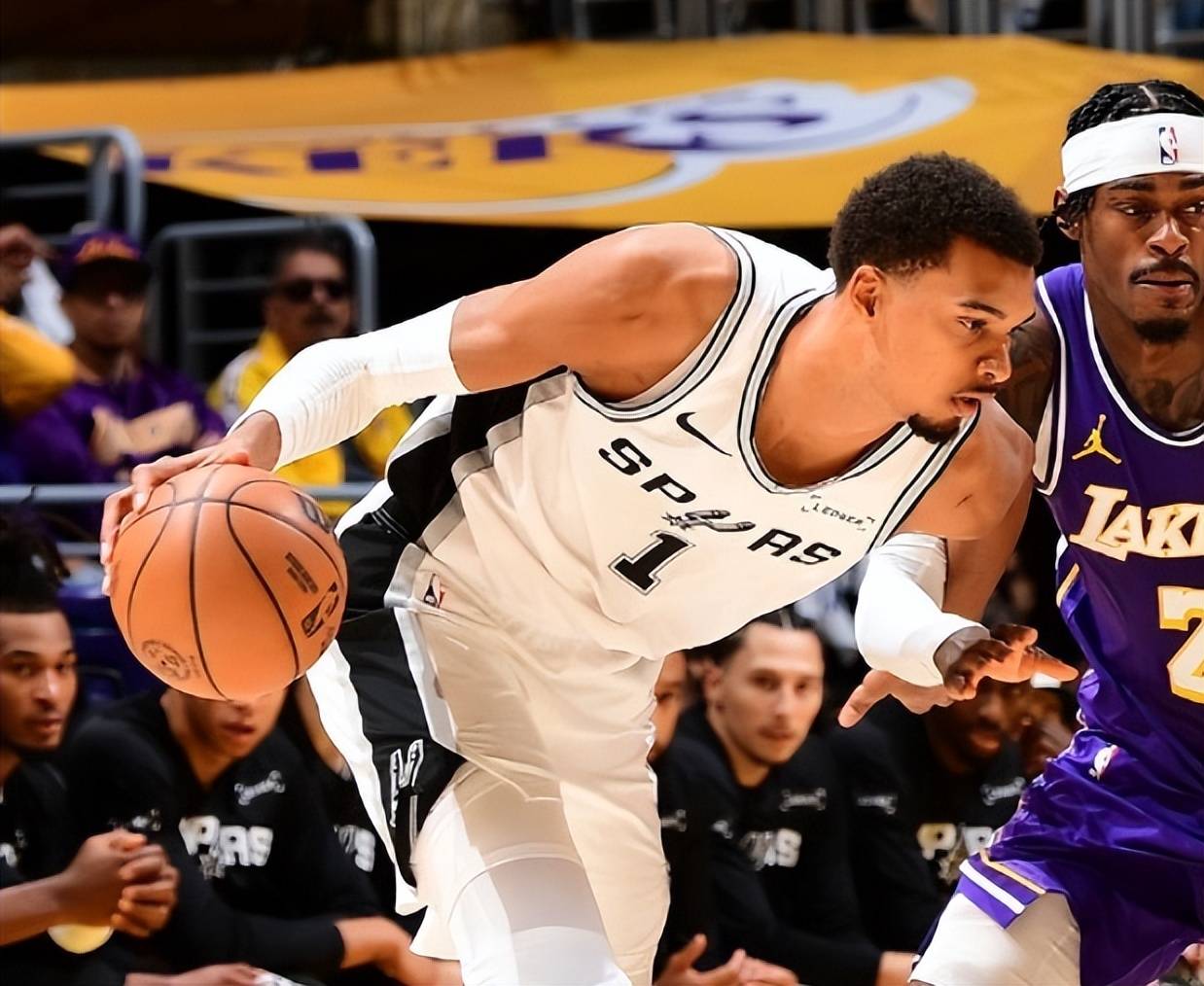 包含华盛顿奇才内部会议纪要流出——今晚回应争议，NBA常规赛使命明确，赛程密集仍需轮换的词条