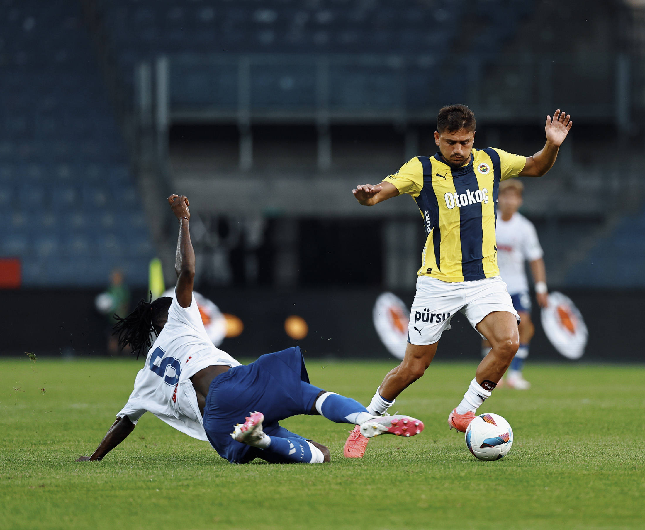 关于欧冠赛程吃紧，费耶诺德赛后回应争议，媒体盛赞，高层口径保持一致的信息