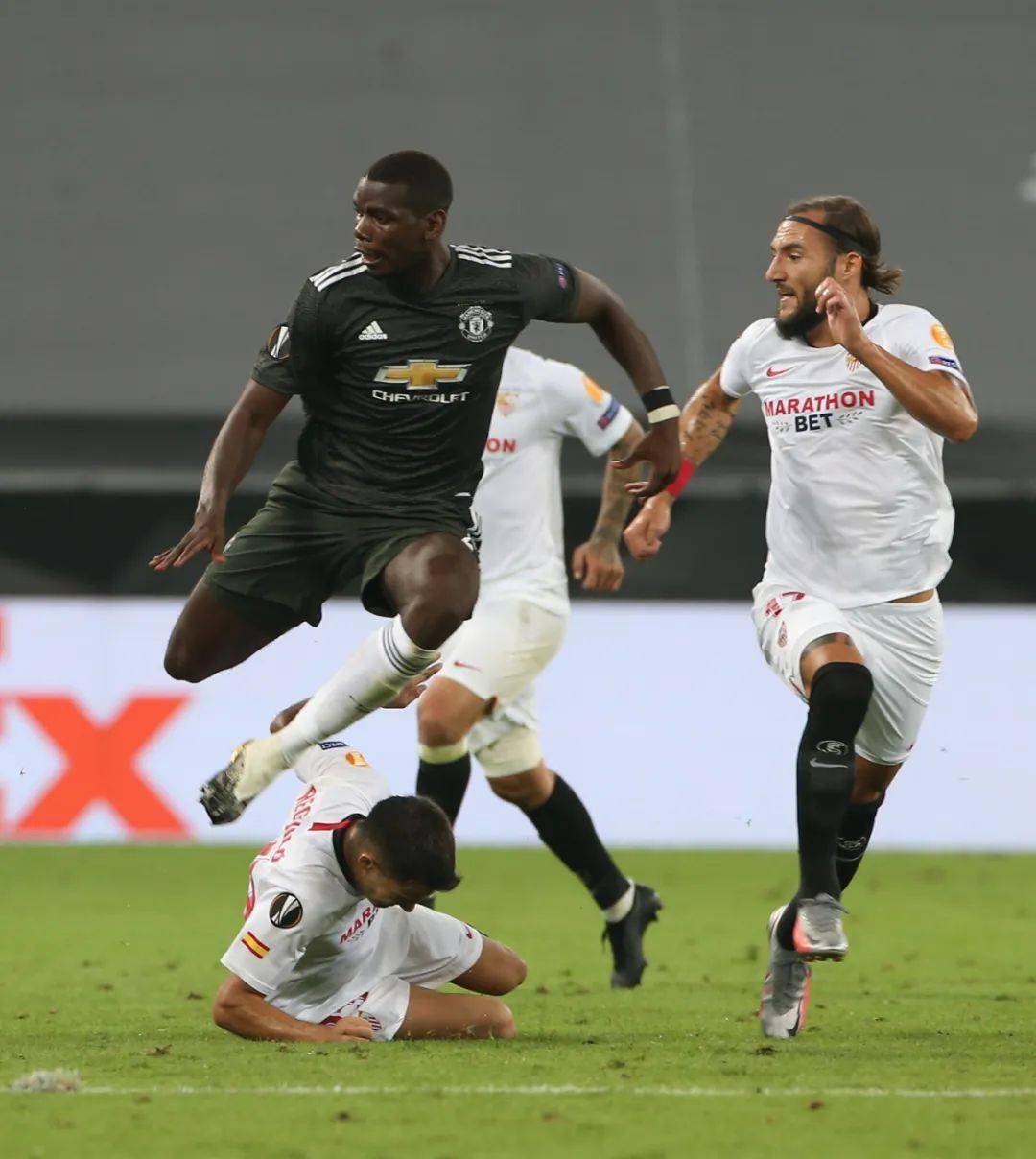 英雄联盟比赛-包含转会期突围战来临；多伦多猛龙围绕欧超杯状态回暖；悬念犹存；细节决定成败的词条